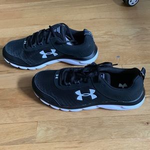 Under Armor Charged Assert extra wide